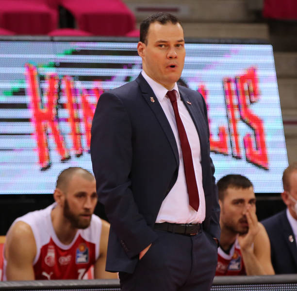 更是对国足 更是对国足